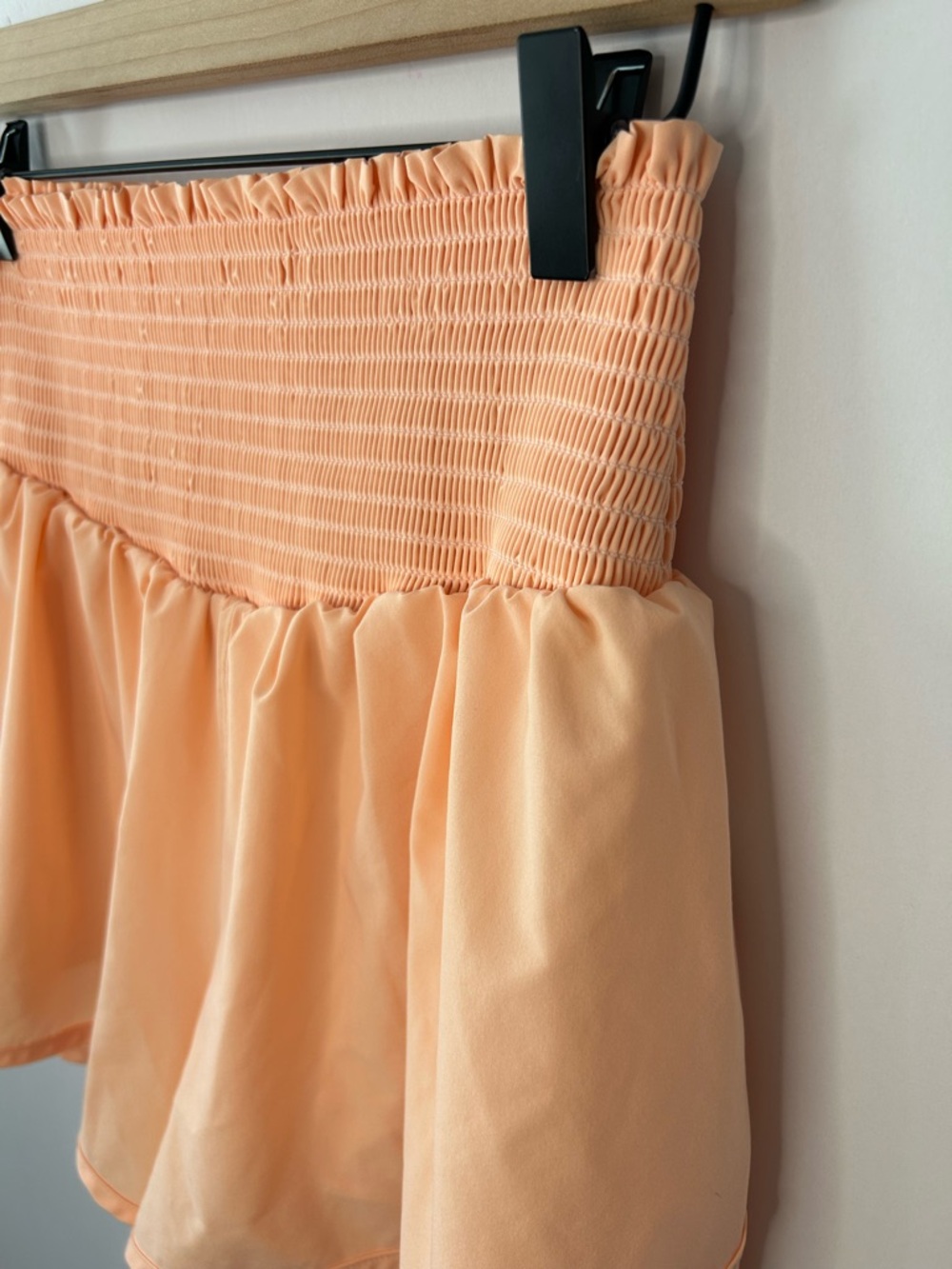 Offline by Aerie Women’s Peach High Waisted Smocked Flowy Shorts, Size Large - Picture 3 of 9